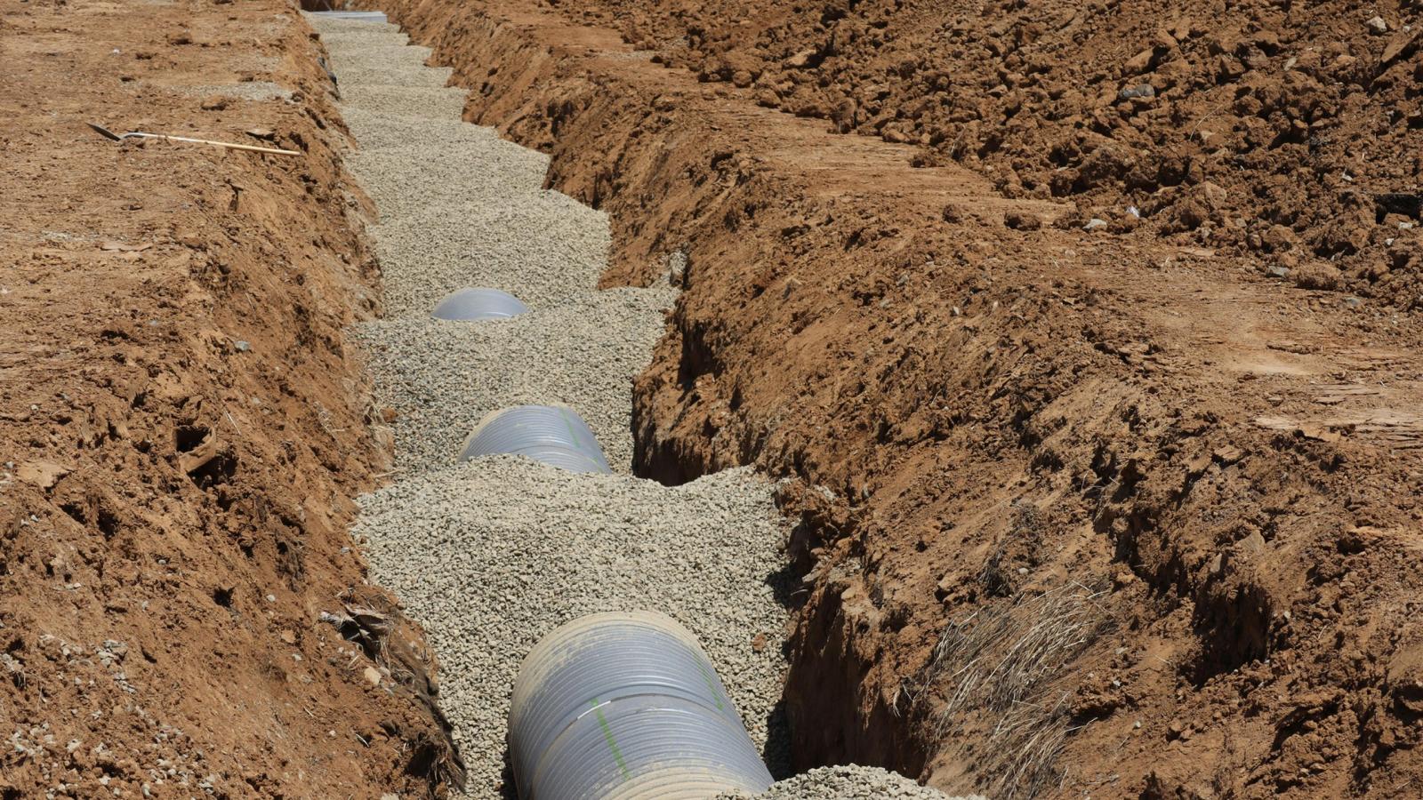 Instalación de drenaje sanitario y agua potable